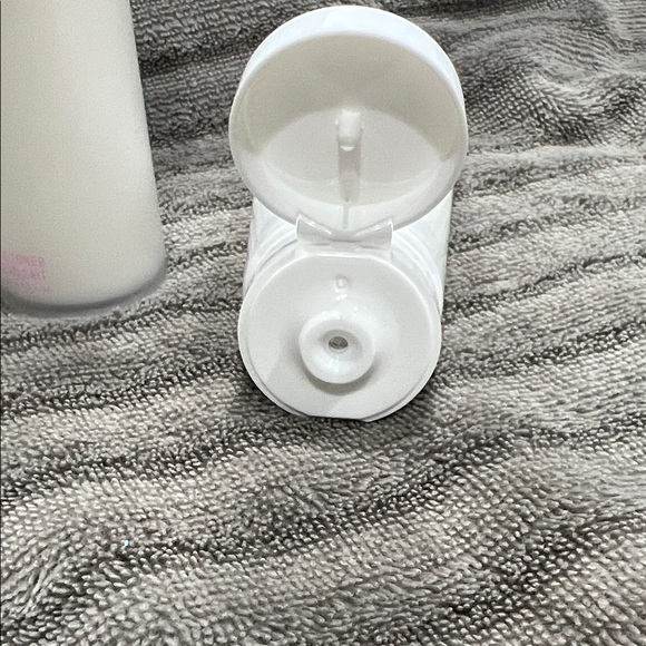 Jeffree Star Skincare Toner - Pink and White - Picture 4 of 6